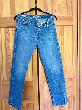 Levi’s Wedgie Straight Jeans (size 28)